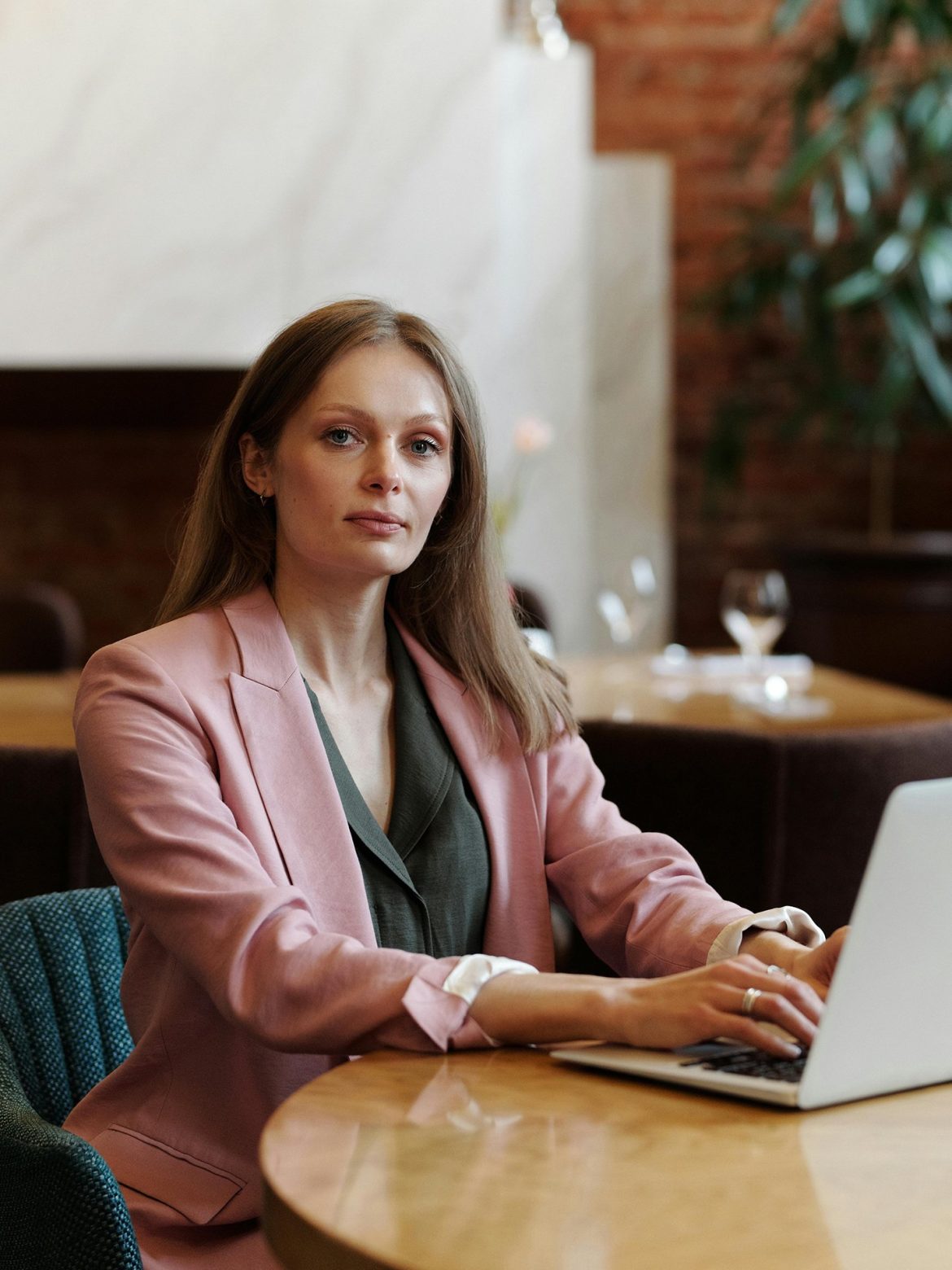 pexels-edmond-dantes-4340033