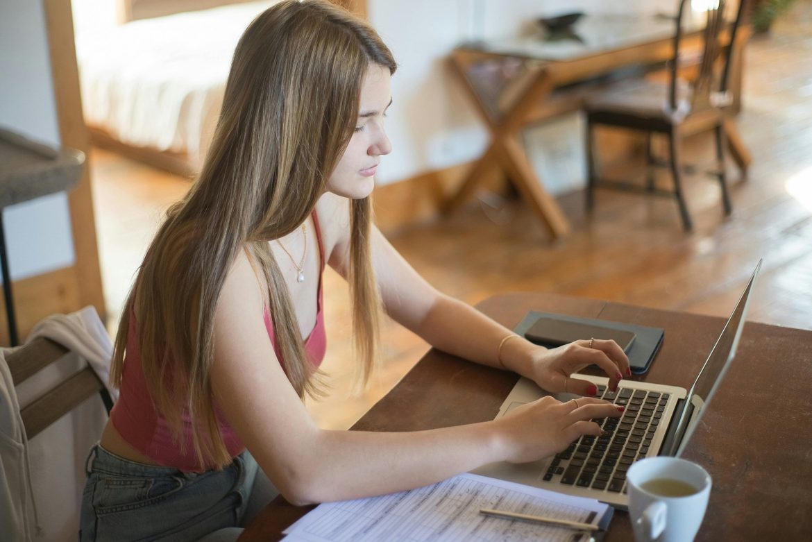 pexels-kampus-8057546